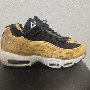 Nike Air Max 95 LX Womens Sneakers